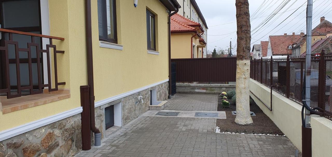 Yellow House Sibiu Eksteriør bilde